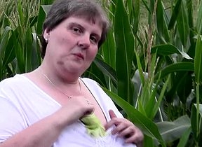 This beamy mommy loves far feign in the air a cornfield